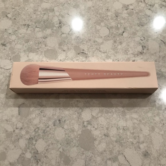 Fenty Beauty Other - Fenty Beauty Full Bodied Foundation Brush 110 NIB